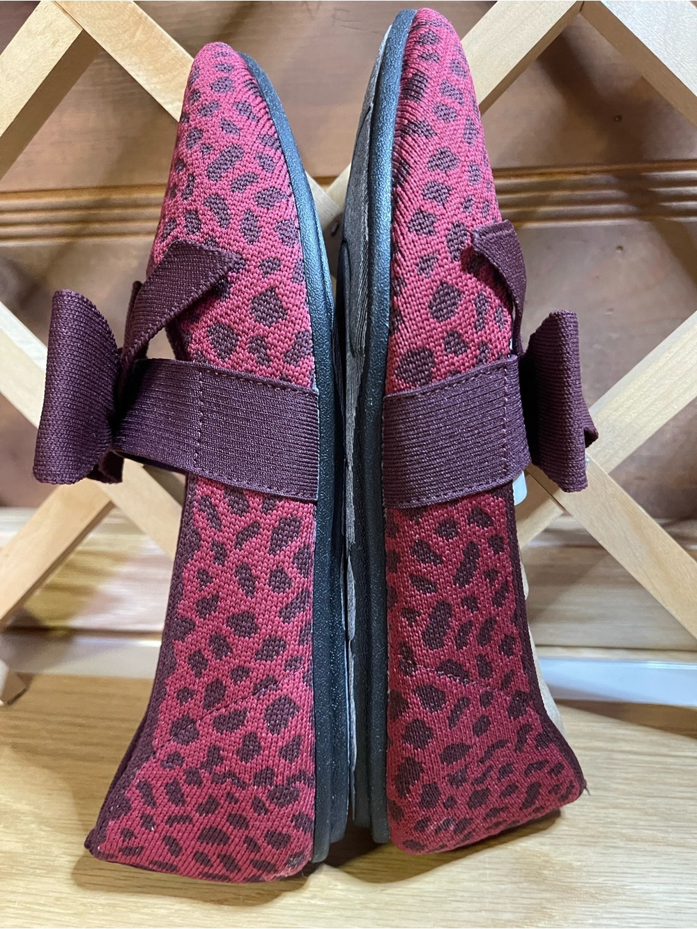 NWOB Skechers “Cleo Point” Wild Charmer Knit Bow Pointed Toe Flat / Burgundy